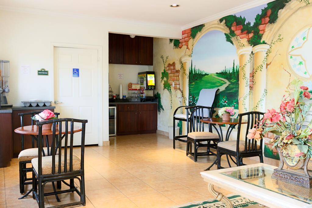 The Symphony Inn & Suites Хюстън Екстериор снимка