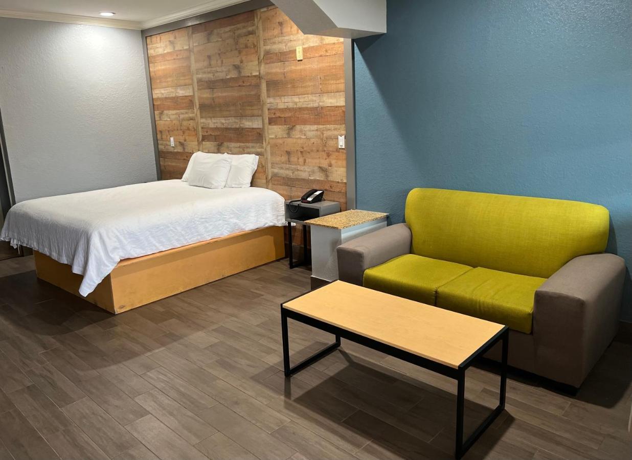The Symphony Inn & Suites Хюстън Екстериор снимка