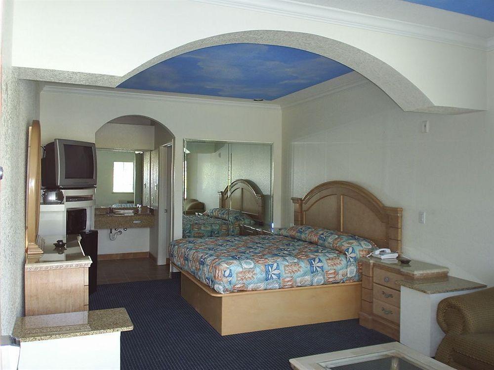 The Symphony Inn & Suites Хюстън Екстериор снимка